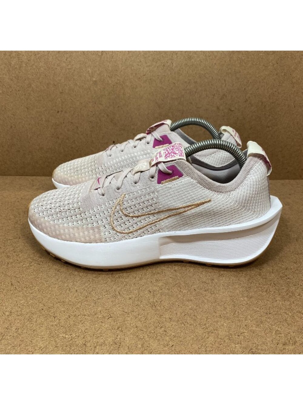 Nike Womens Interact Run Flyknit Running Sneakers Violet/Metallic Bronze Size 9